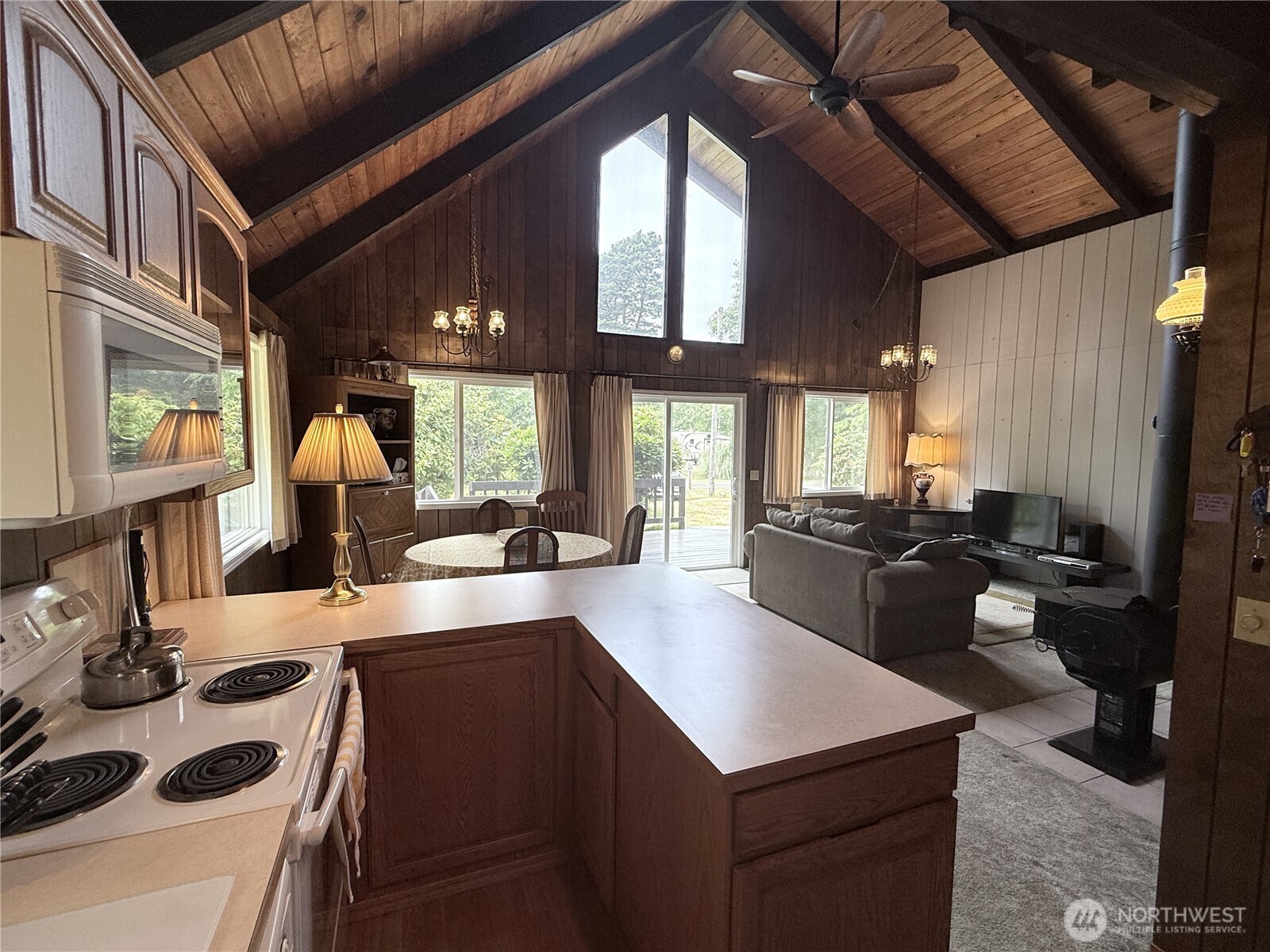 32216 R Place Property Photo 7