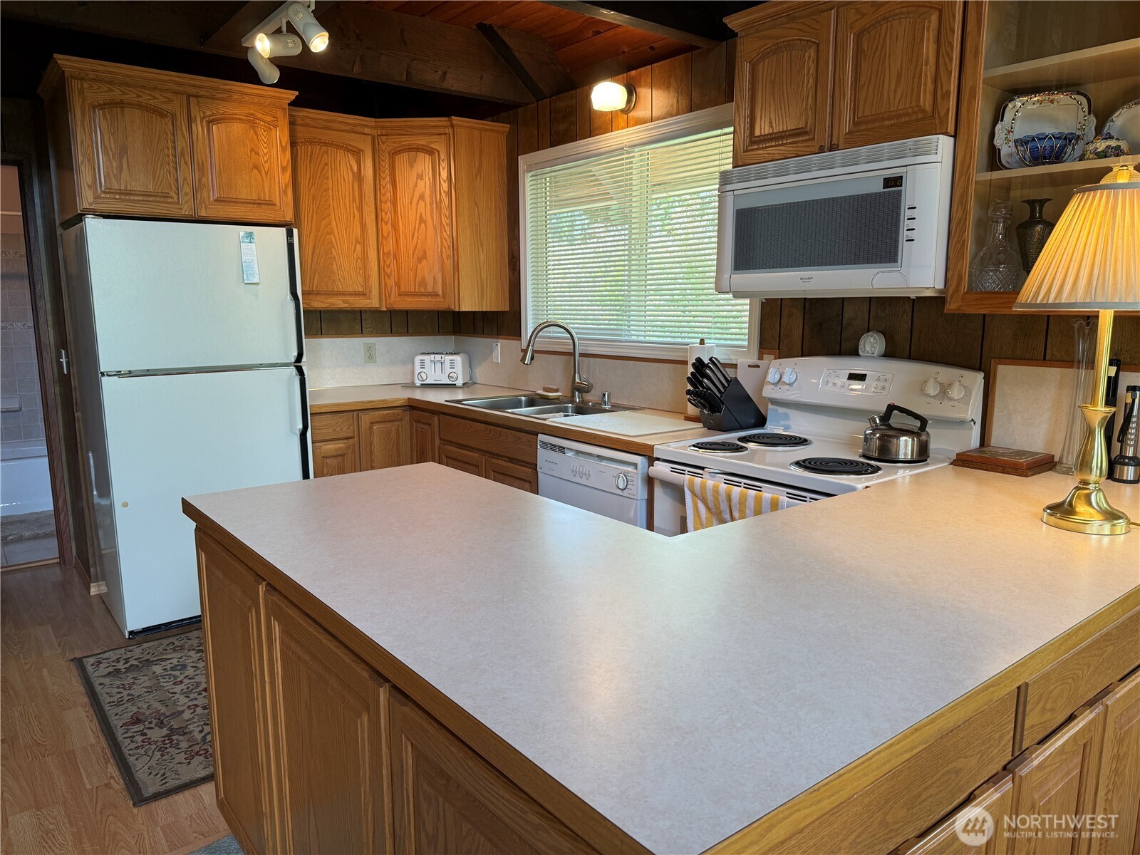 32216 R Place Property Photo 8