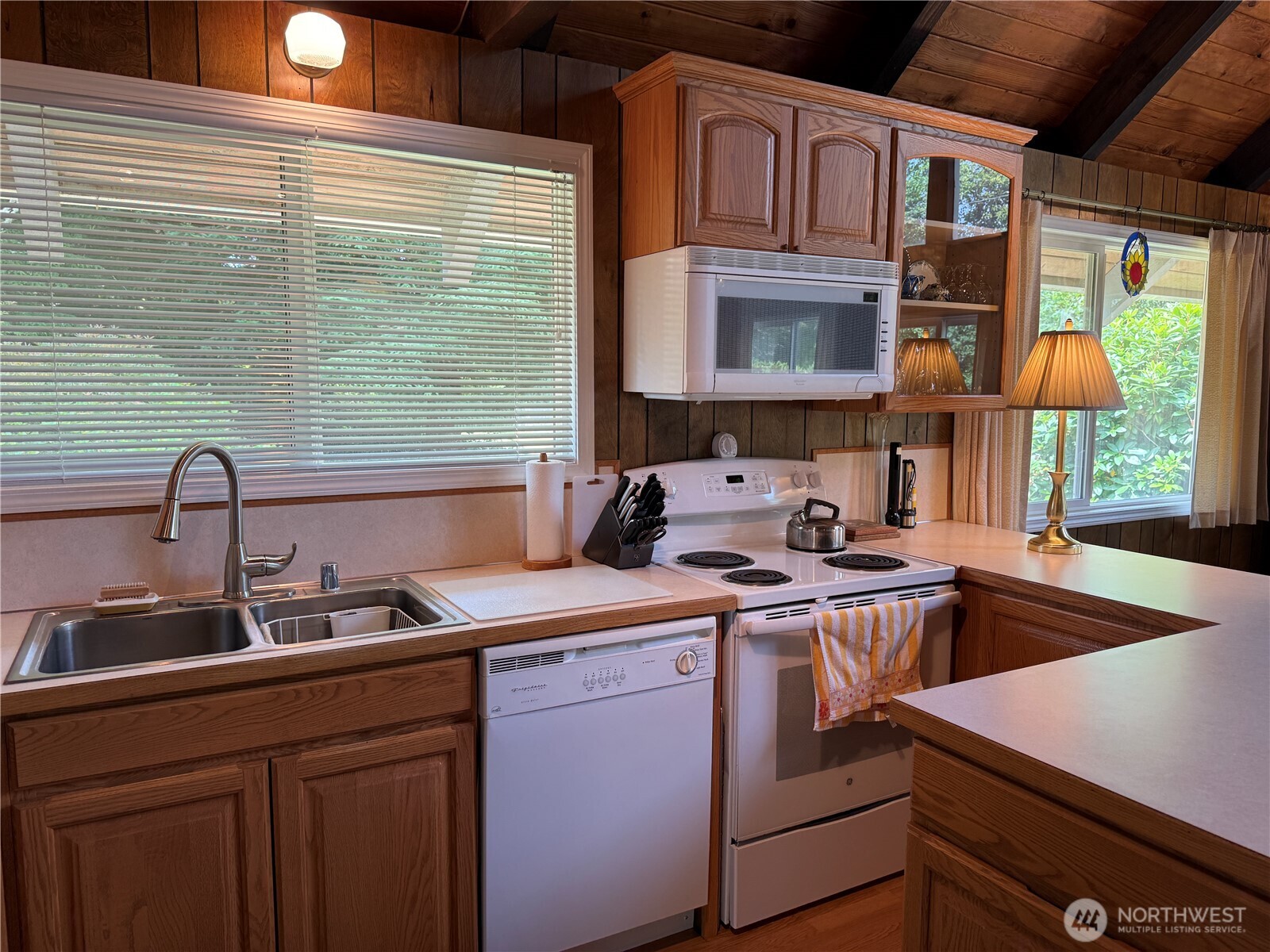 32216 R Place Property Photo 9
