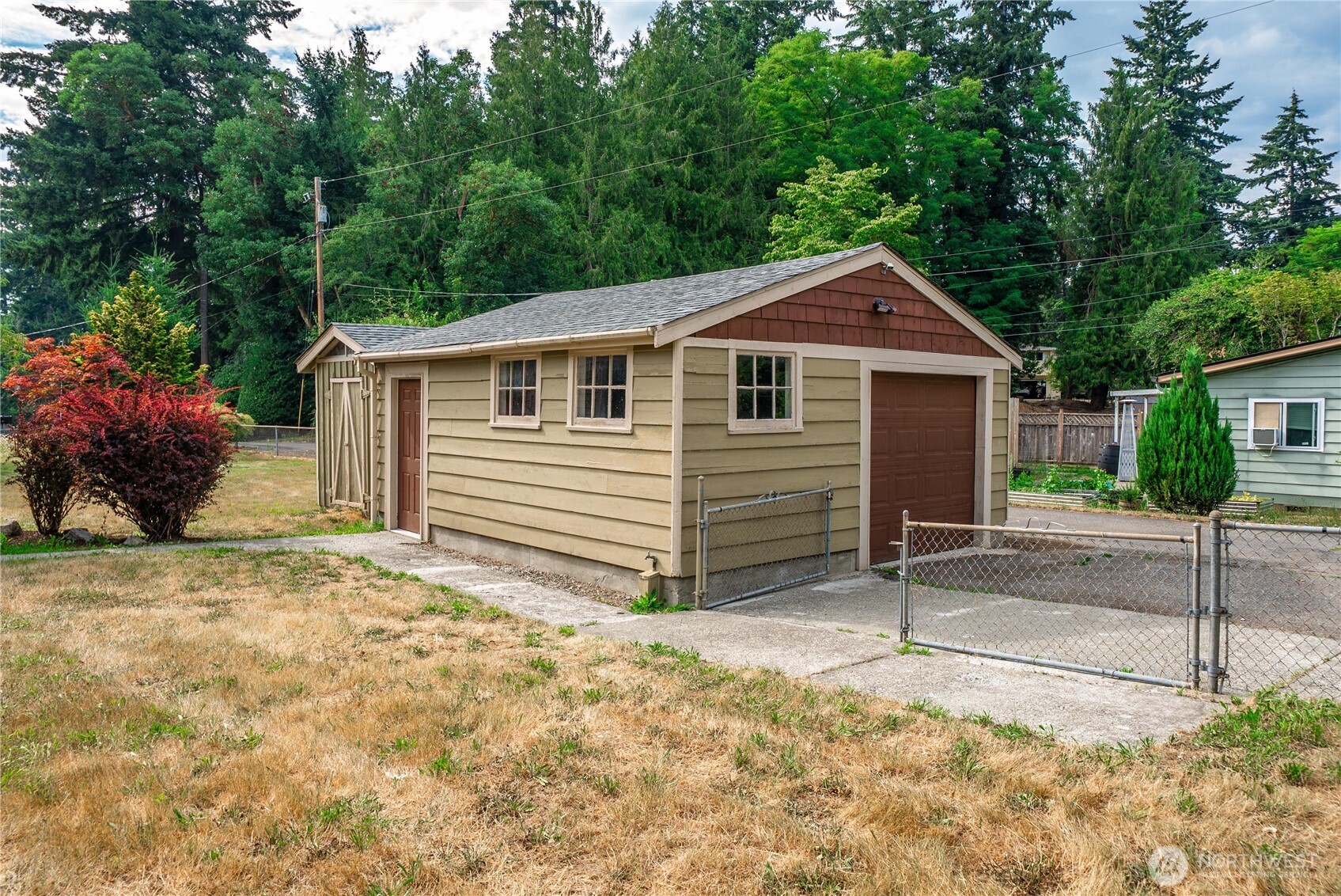 2437 Rocky Point Road Property Photo 4