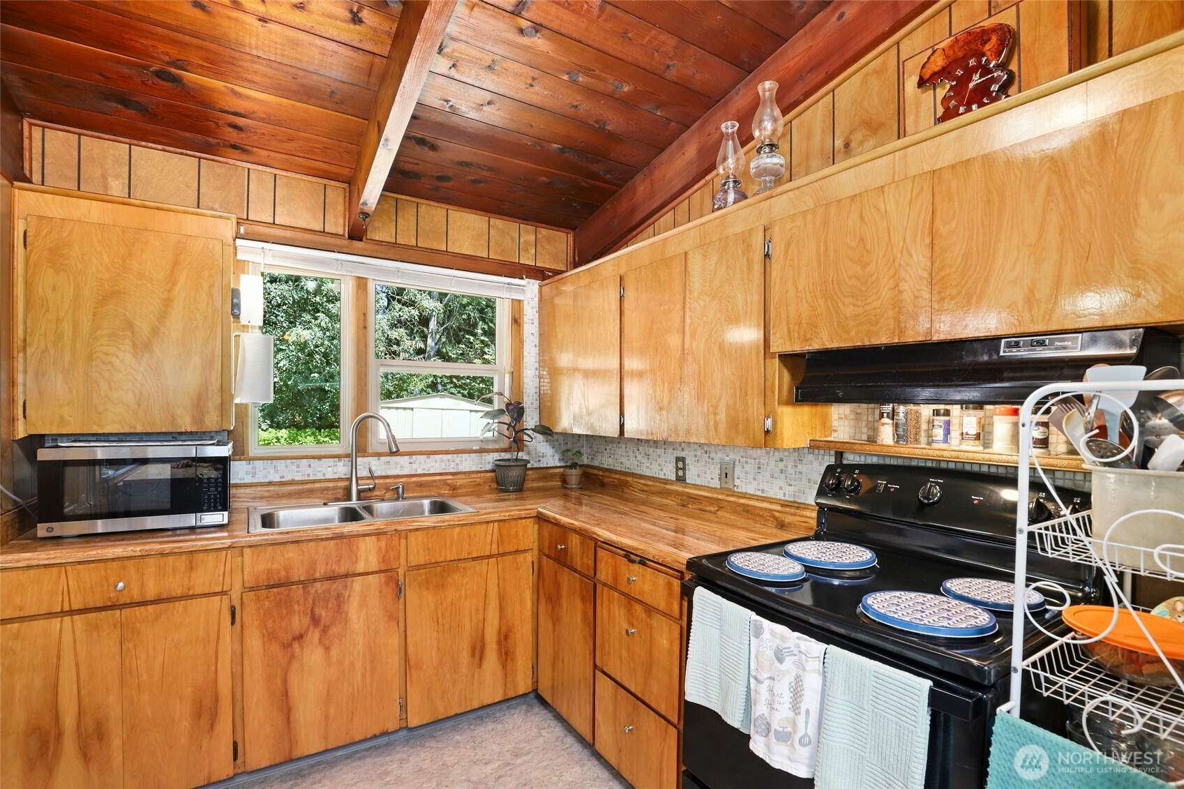 10013 Barnes Lane Property Photo 7