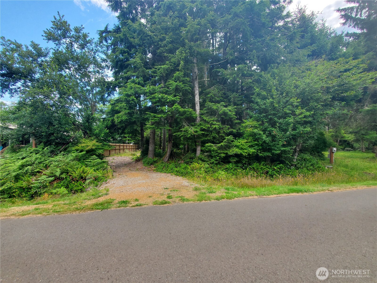 736 Chenois Avenue Property Photo 5