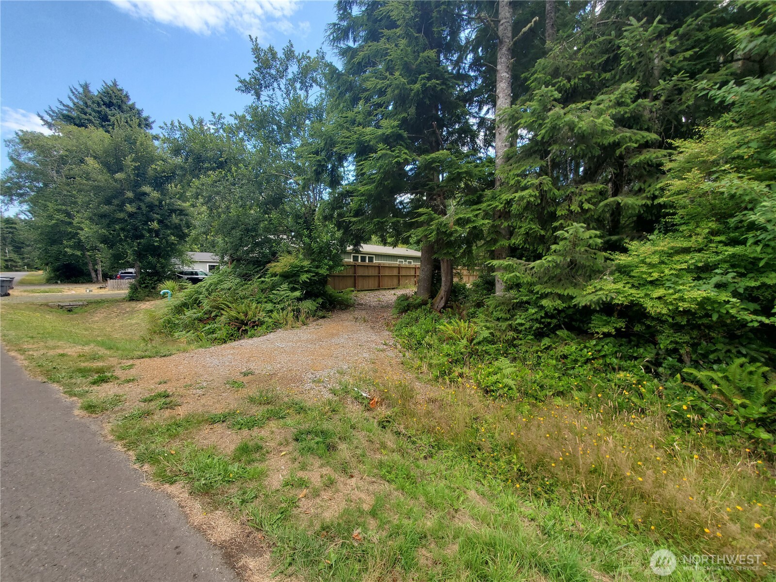 736 Chenois Avenue Property Photo 6
