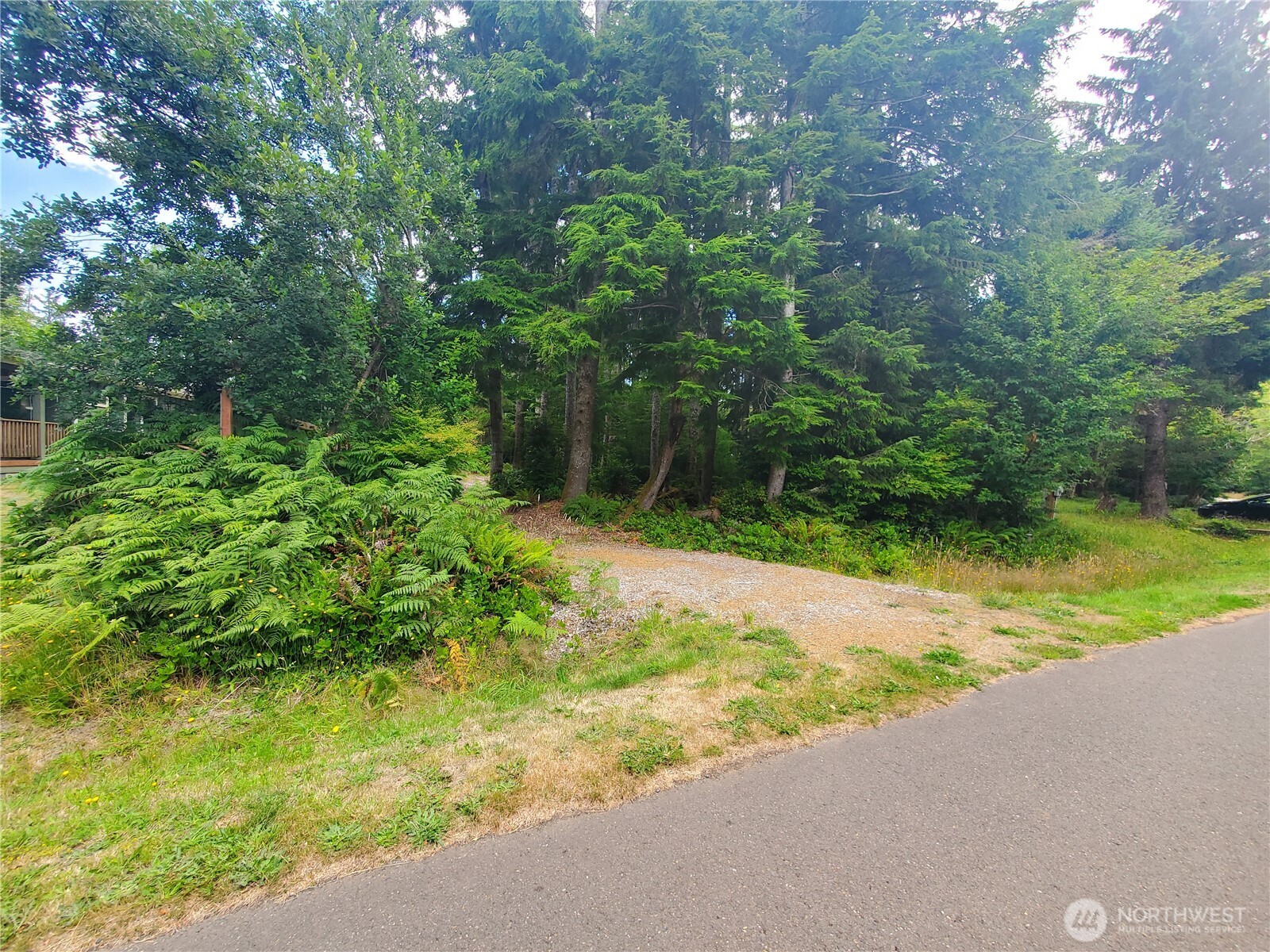 736 Chenois Avenue Property Photo 7