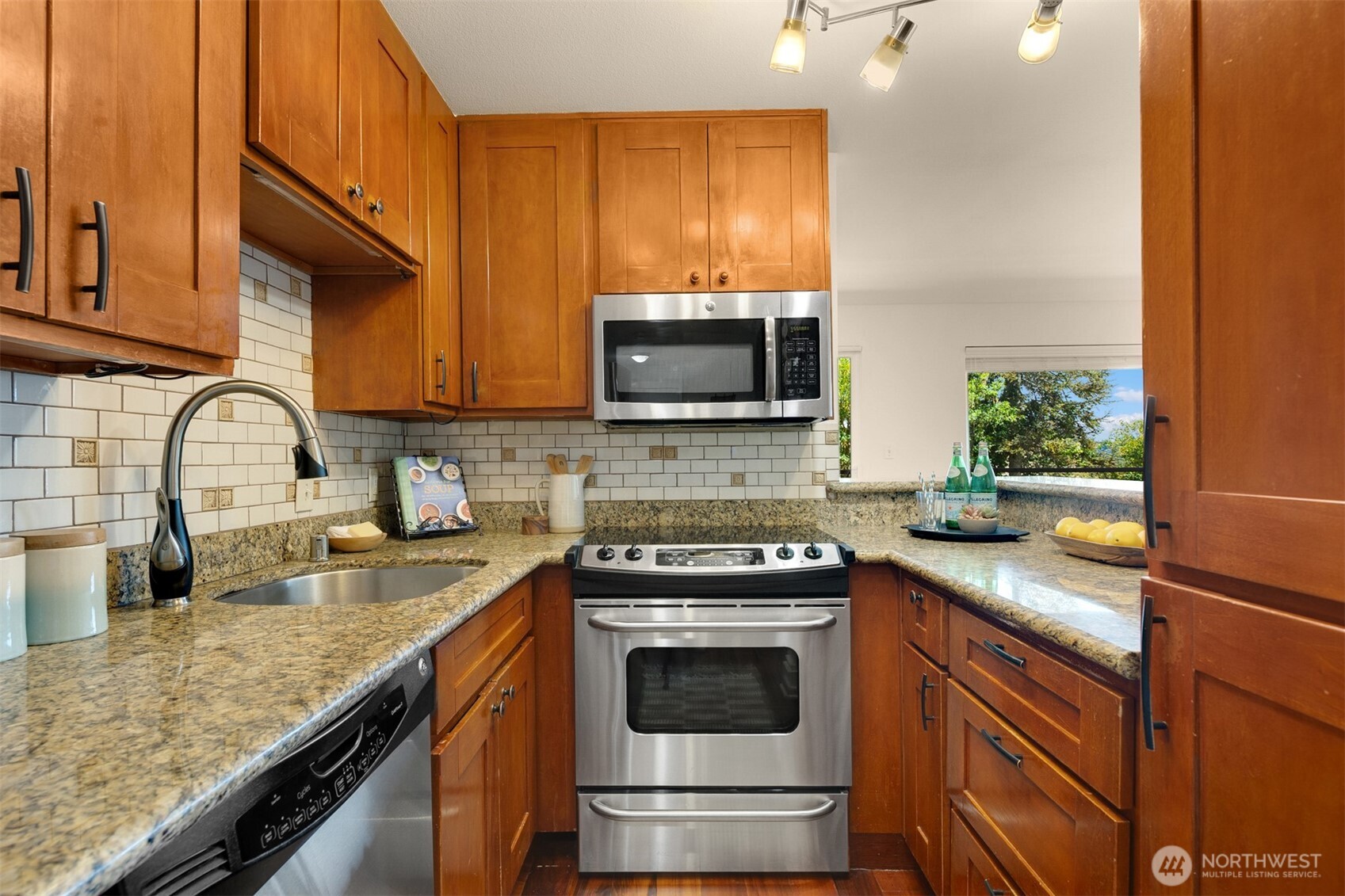 1717 5th Avenue 101 Property Photo 8