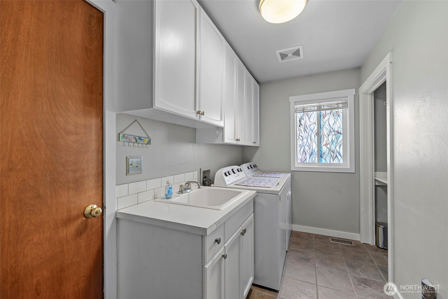 1936 Bridgeview Drive Property Photo 13