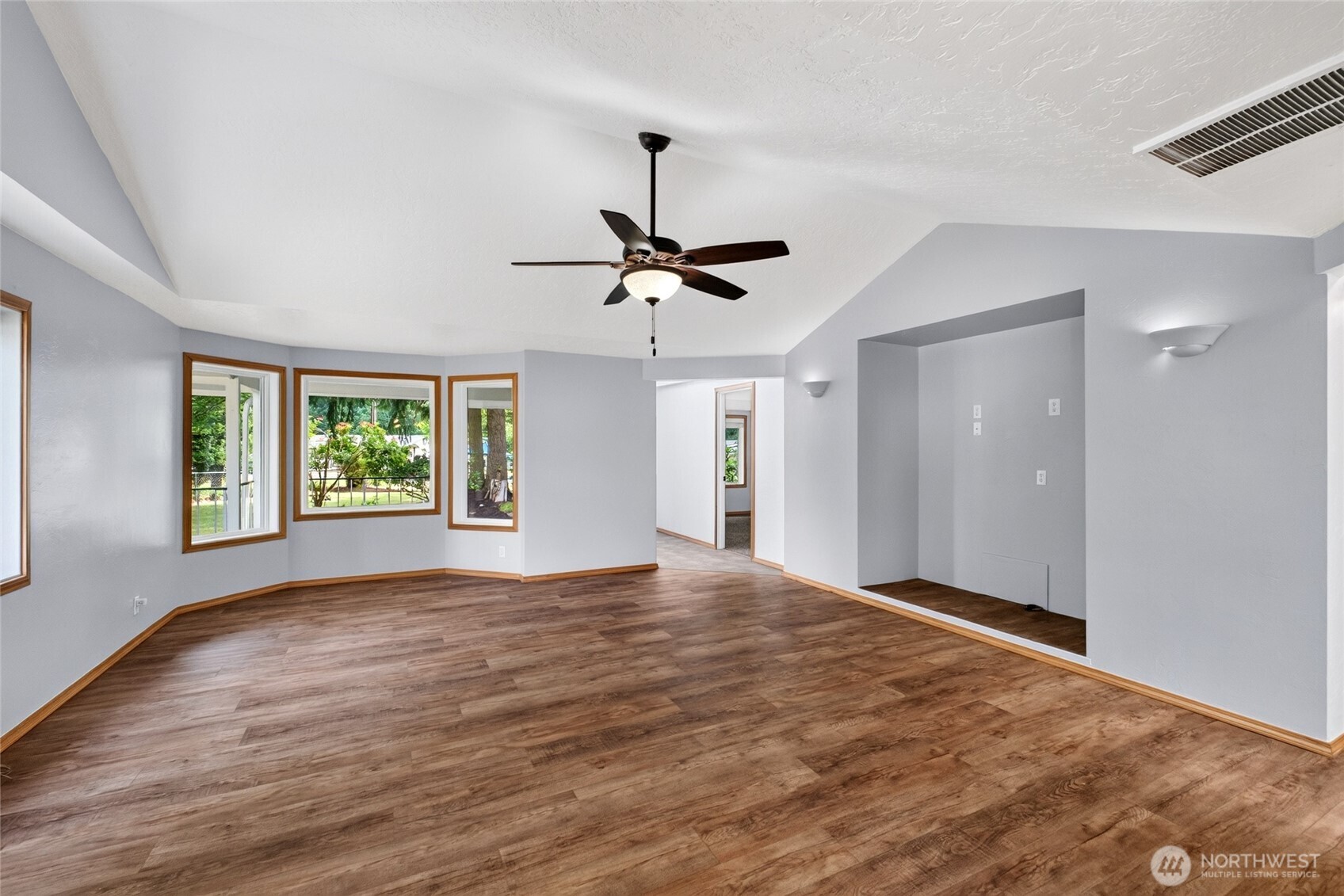 15917 Agate Street Property Photo 7