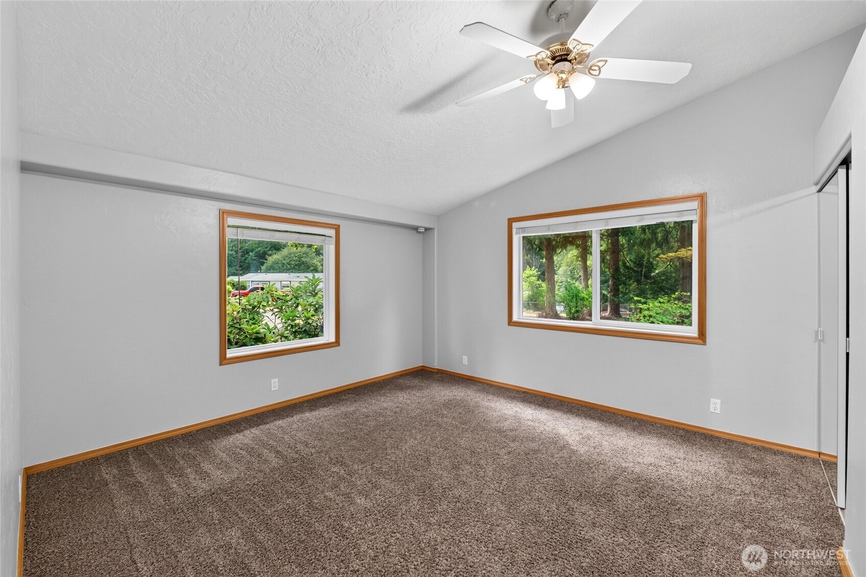15917 Agate Street Property Photo 15
