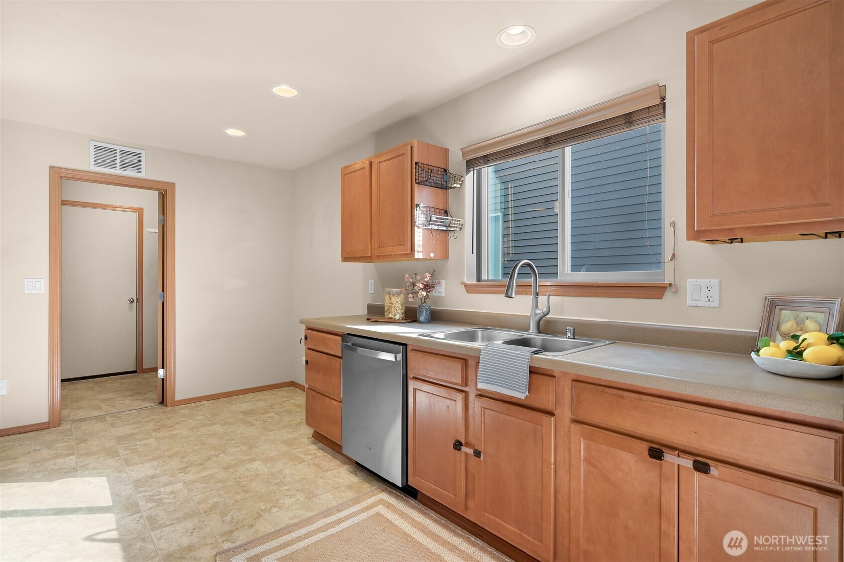 4663 Glacier Street Property Photo 13