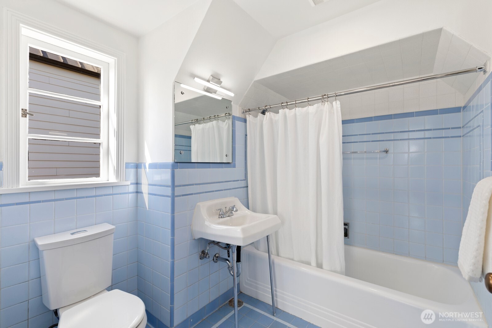 2527 Westmont Way Property Photo 19