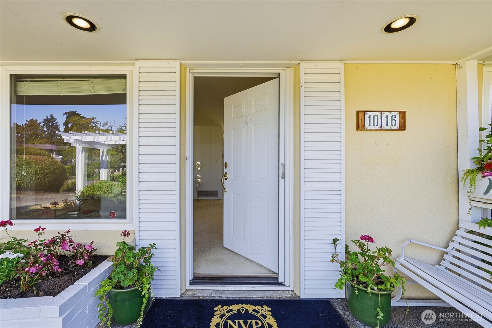 1016 Sunset Way Property Photo 2