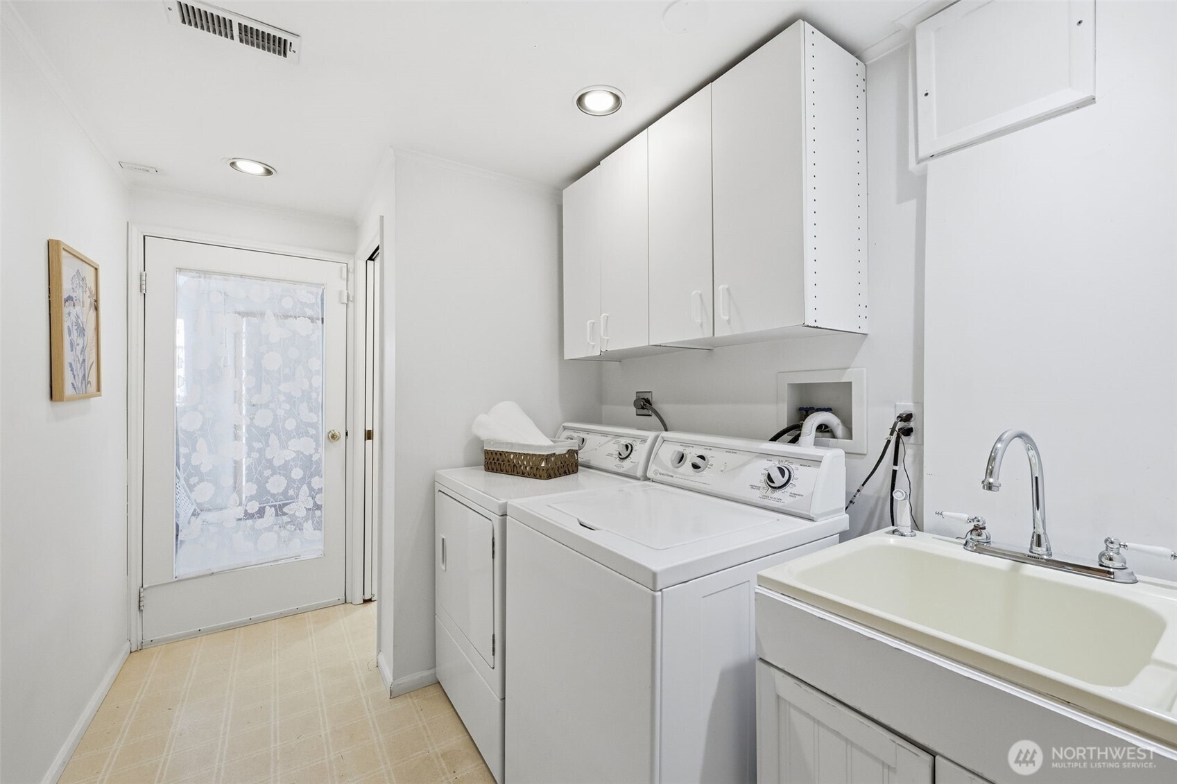 1016 Sunset Way Property Photo 24