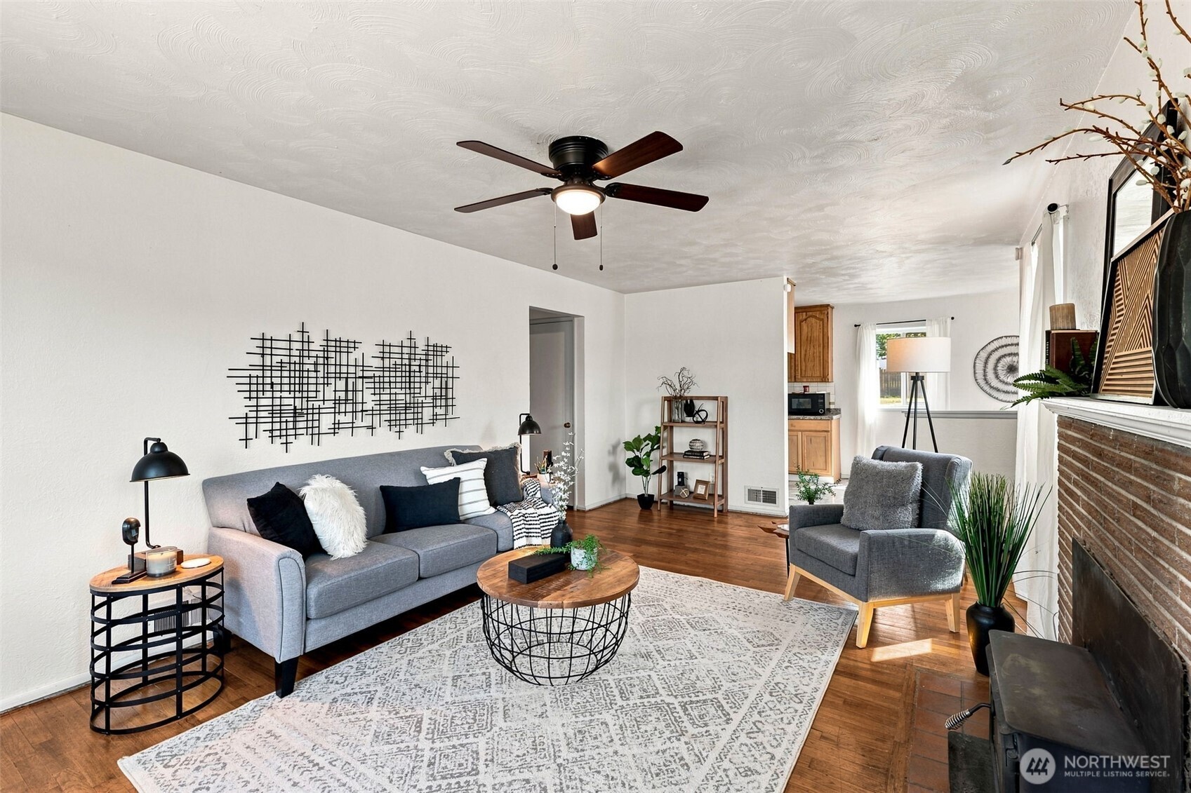 10303 B Street Property Photo 4
