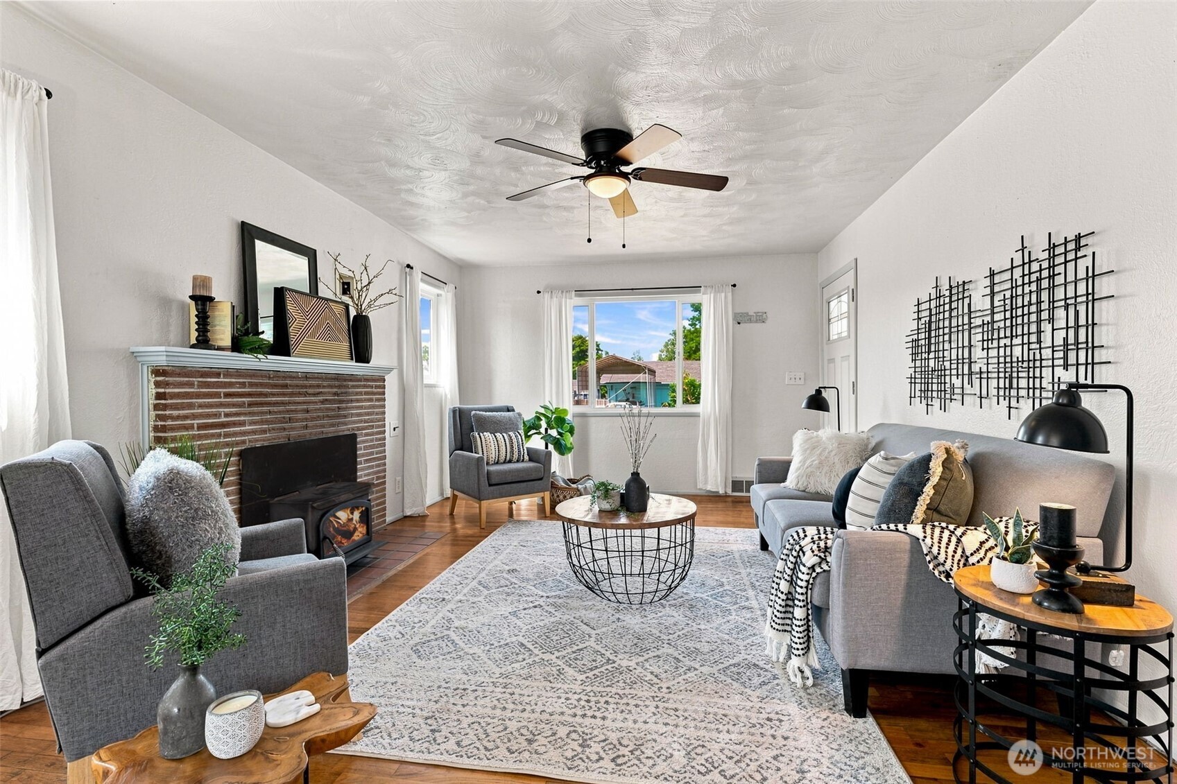 10303 B Street Property Photo 5