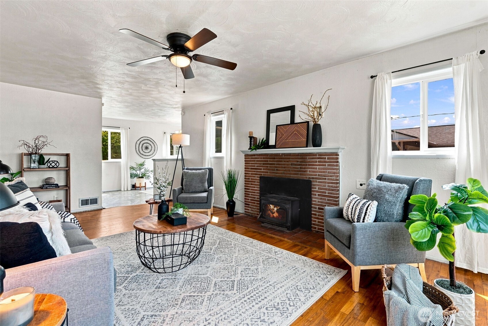 10303 B Street Property Photo 6