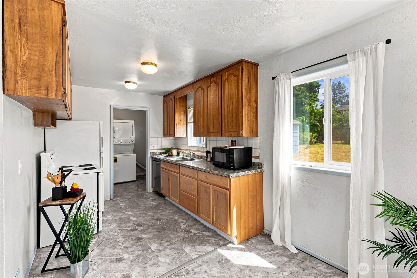 10303 B Street Property Photo 9