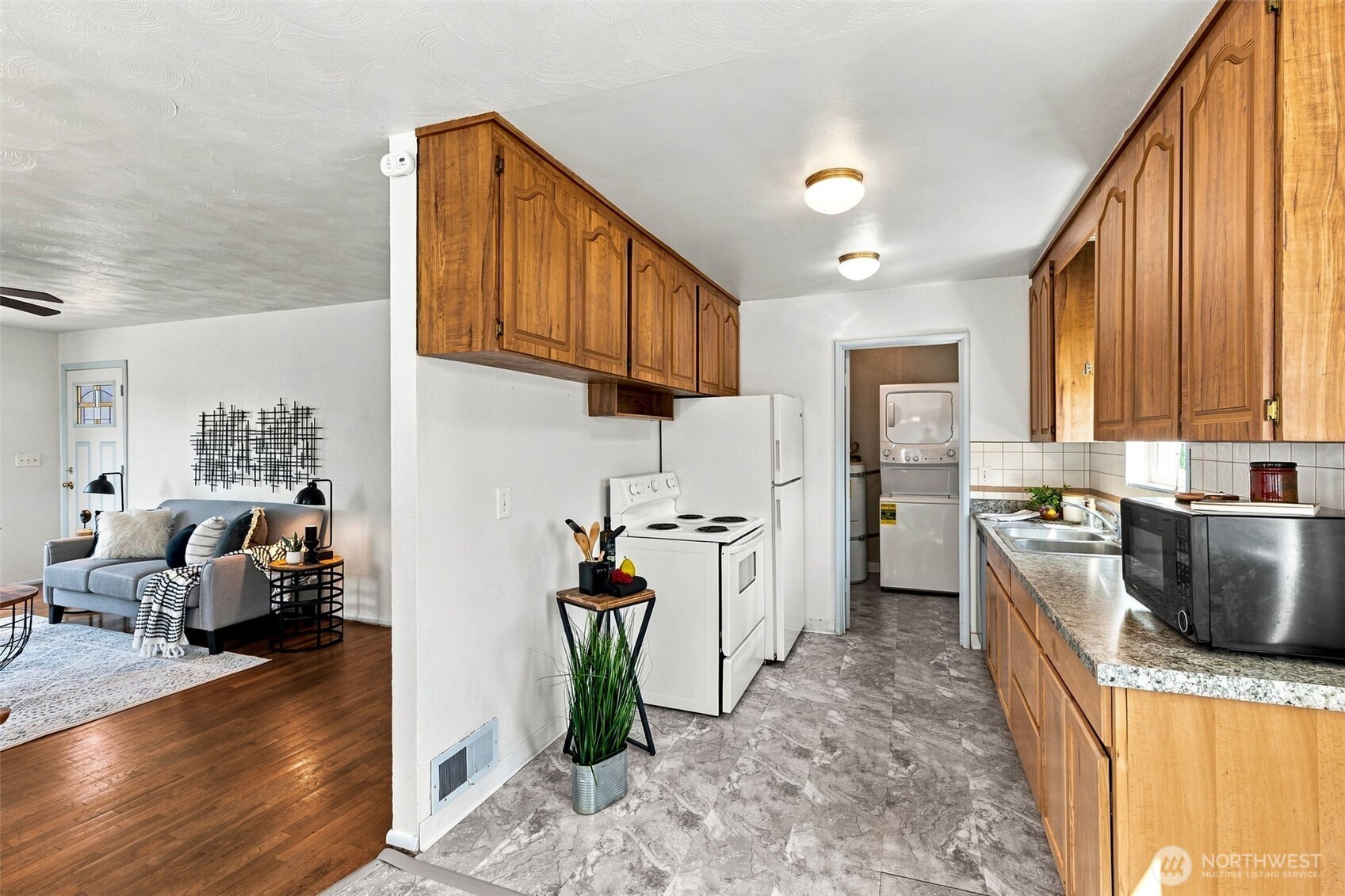 10303 B Street Property Photo 10