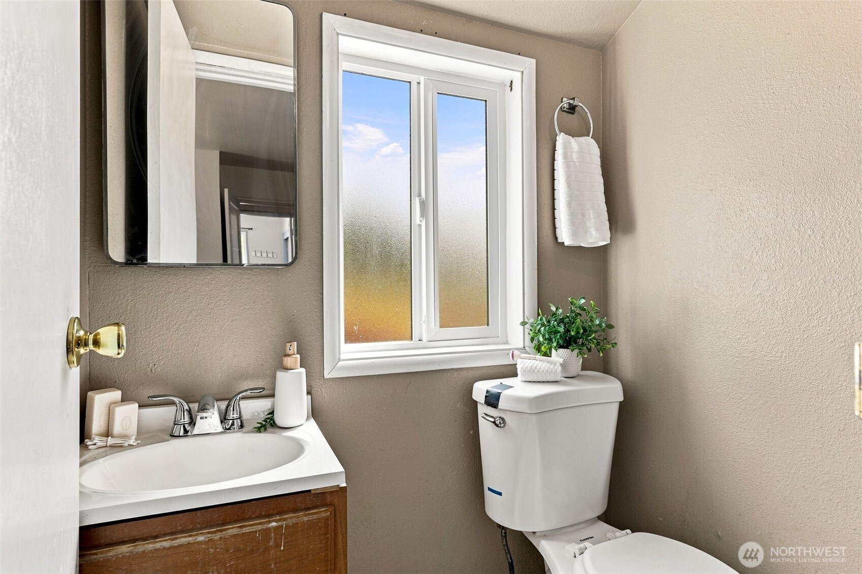 10303 B Street Property Photo 14