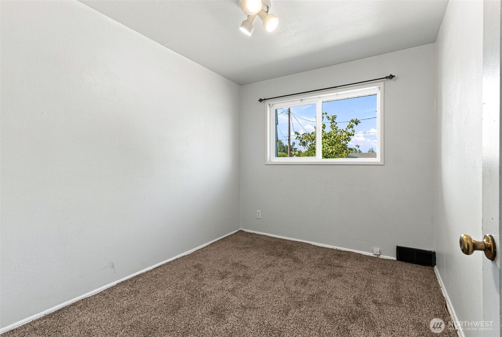10303 B Street Property Photo 16