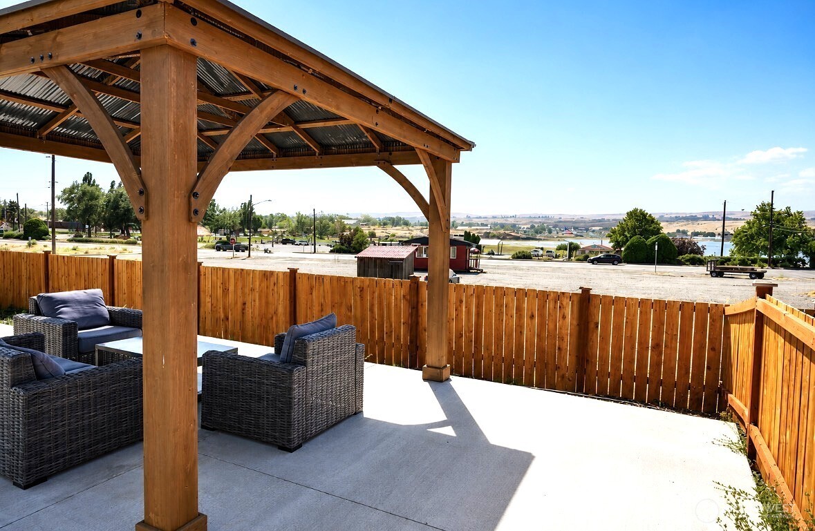 419 4th Avenue Property Photo 2
