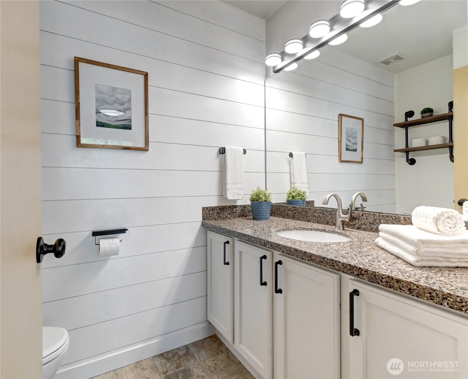 16935 Tulip Lane Property Photo 12
