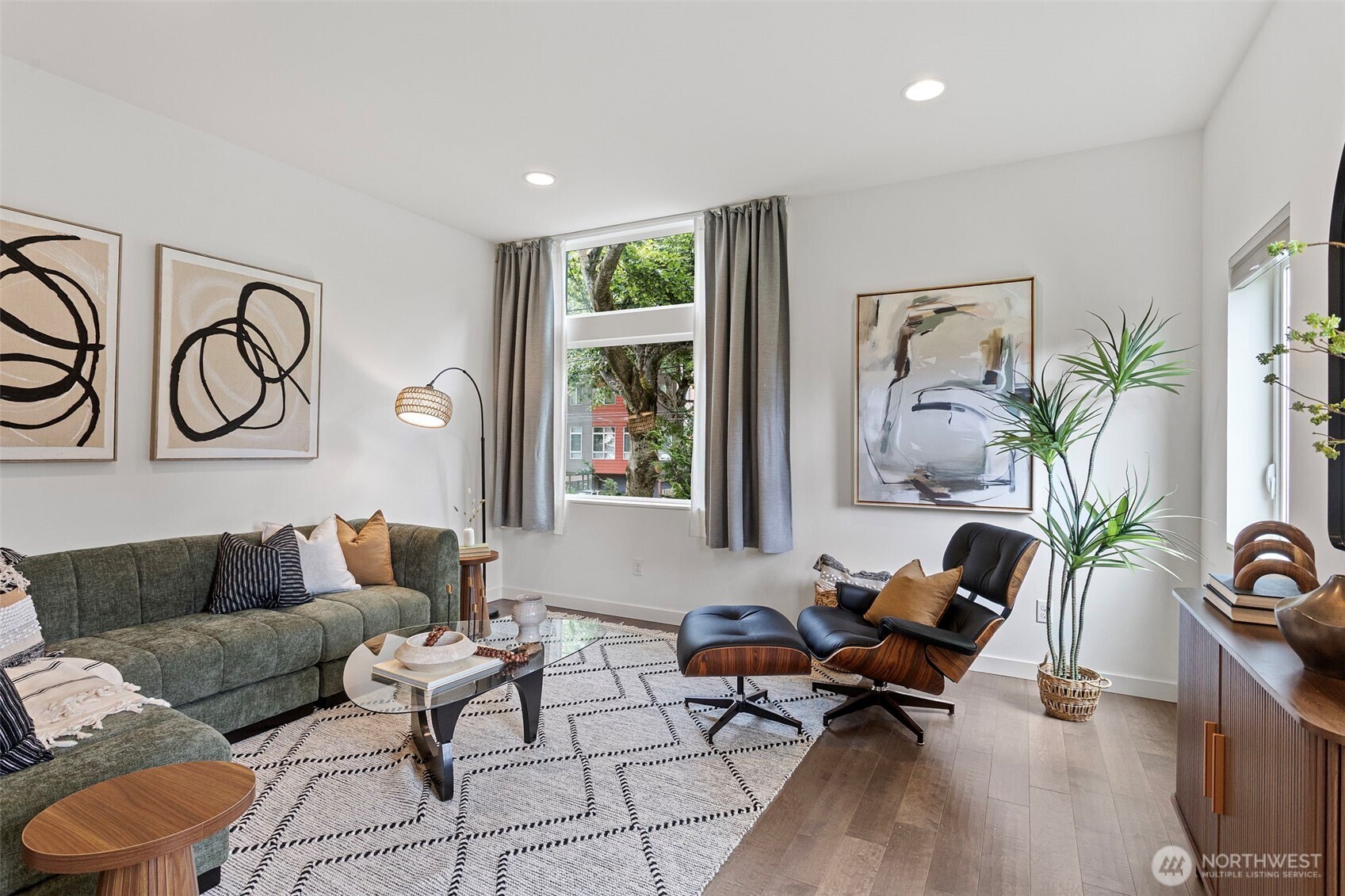 3029 Beacon Avenue Property Photo 1