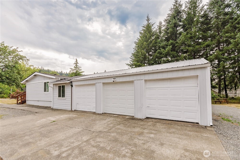 1300 Sw Mayer Avenue Property Photo 1