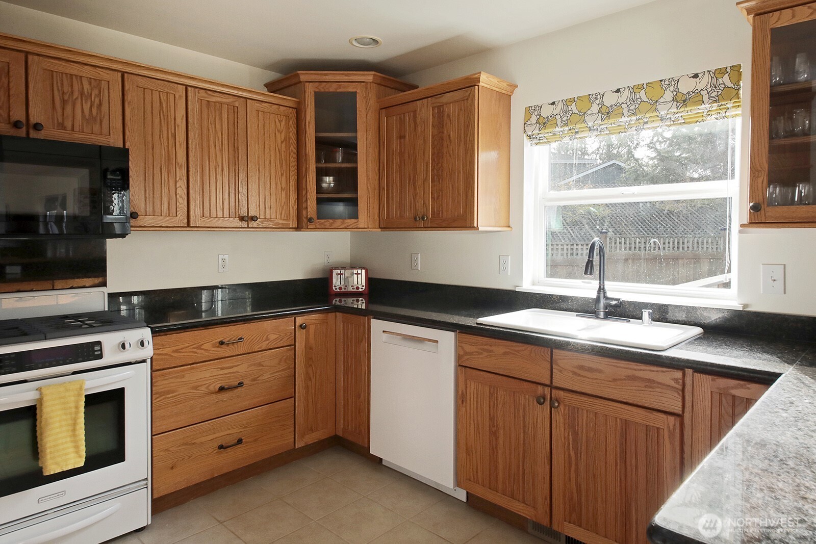 4876 Breezefair Road Property Photo 14