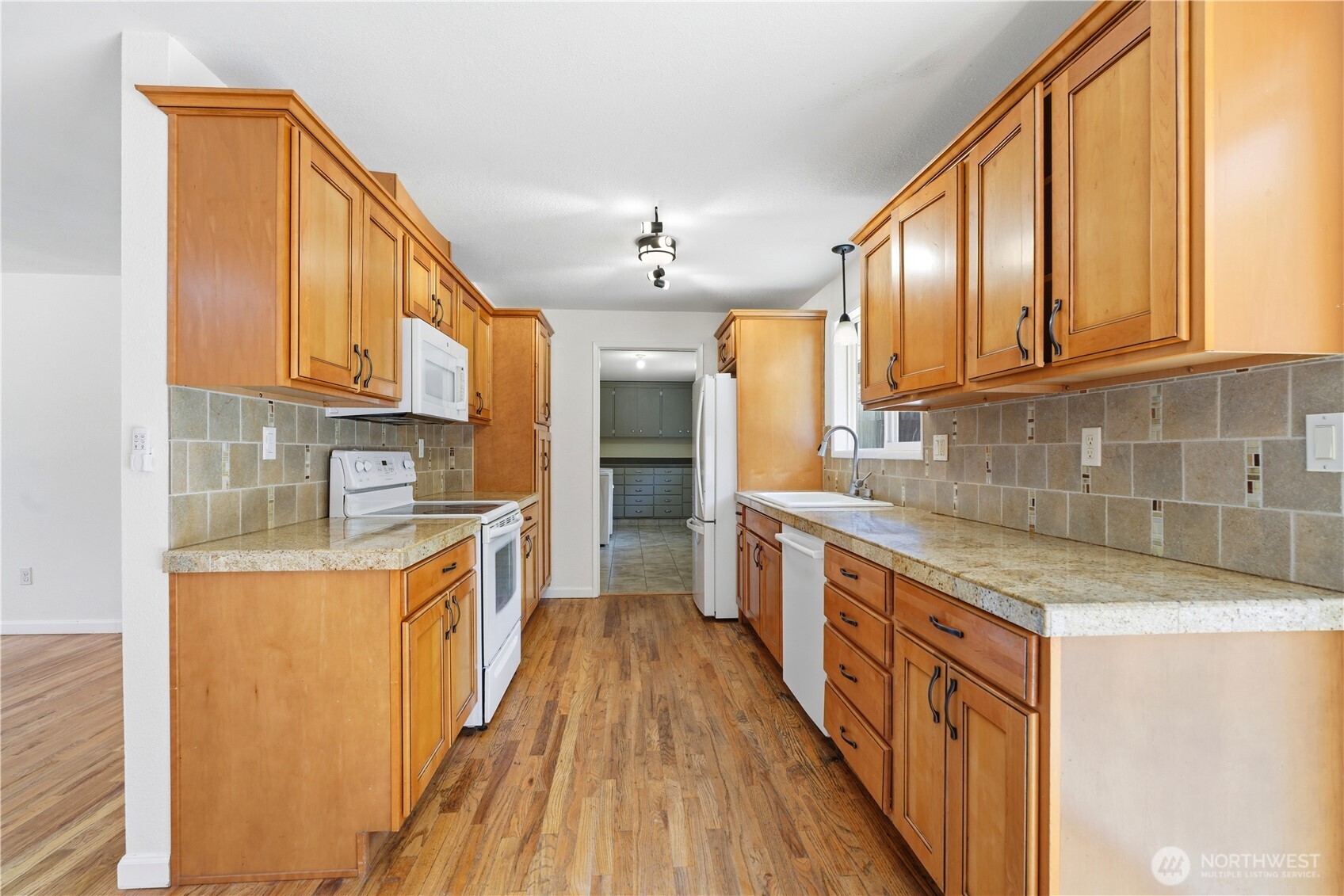 9305 Ne 9th Street Property Photo 7