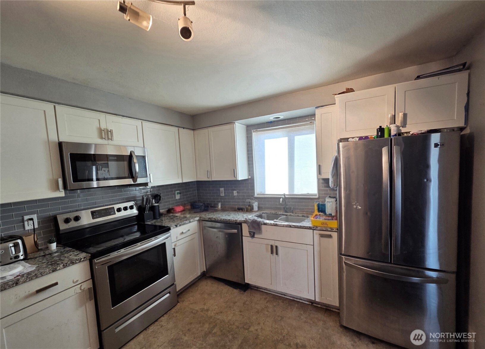 412 Mckenzie Avenue Property Photo 3