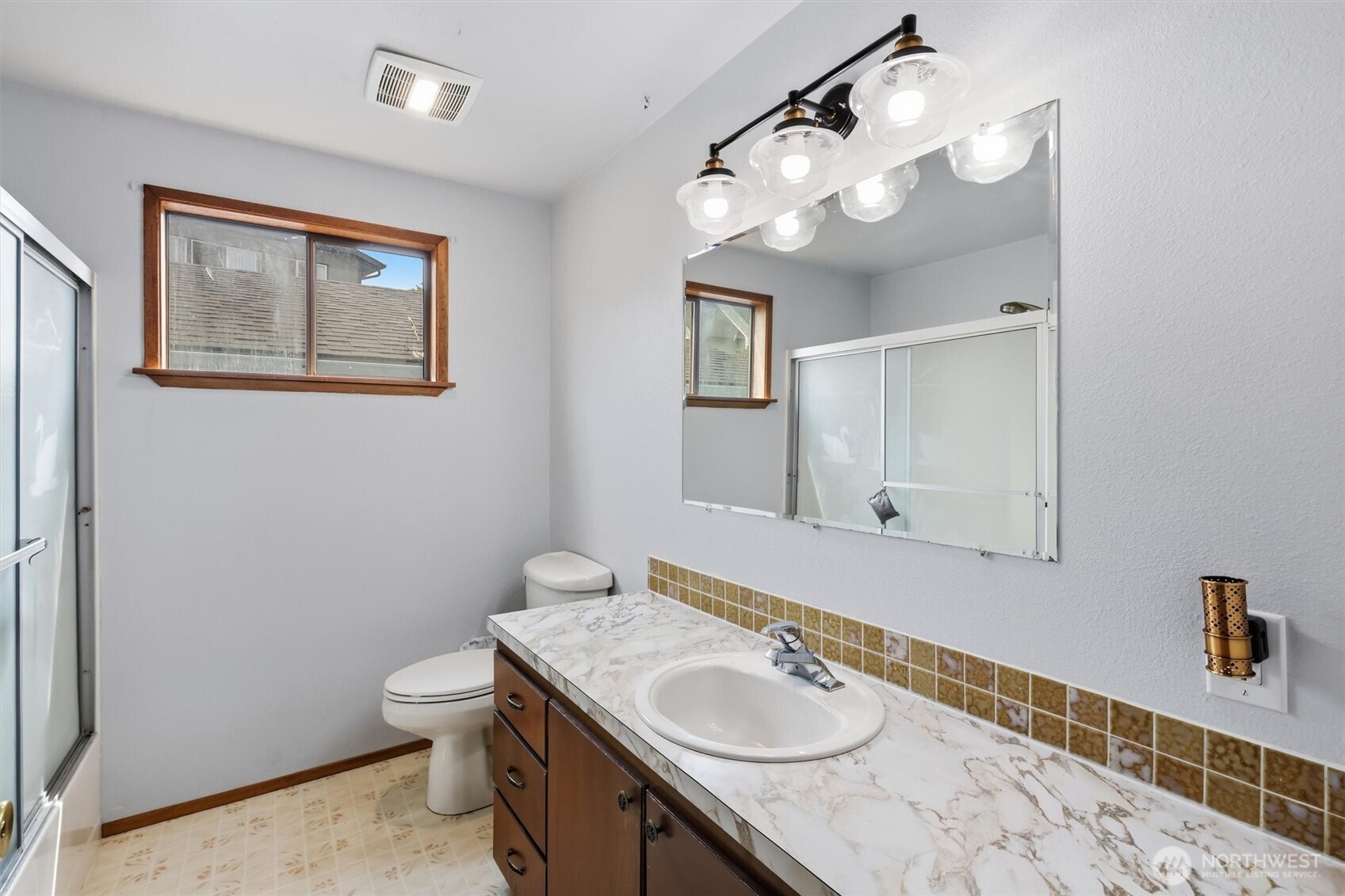 352 Lochwood Drive Property Photo 11