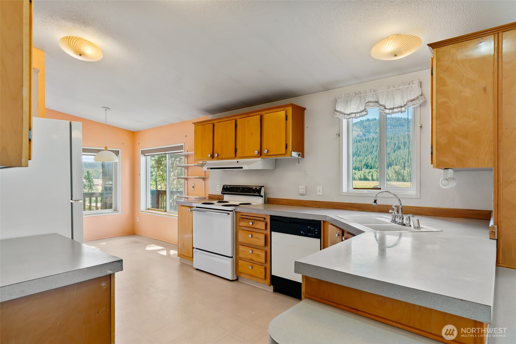 5501 Red Bridge Road Property Photo 9