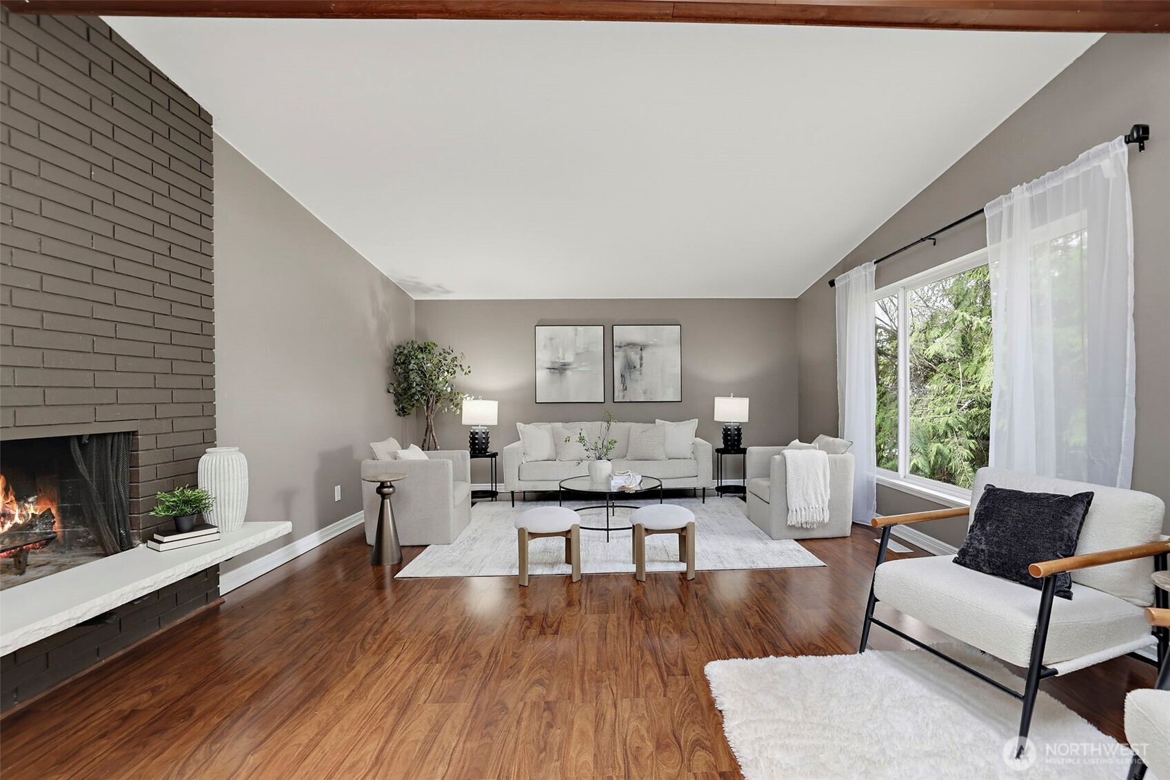 16106 Densmore Avenue Property Photo 4