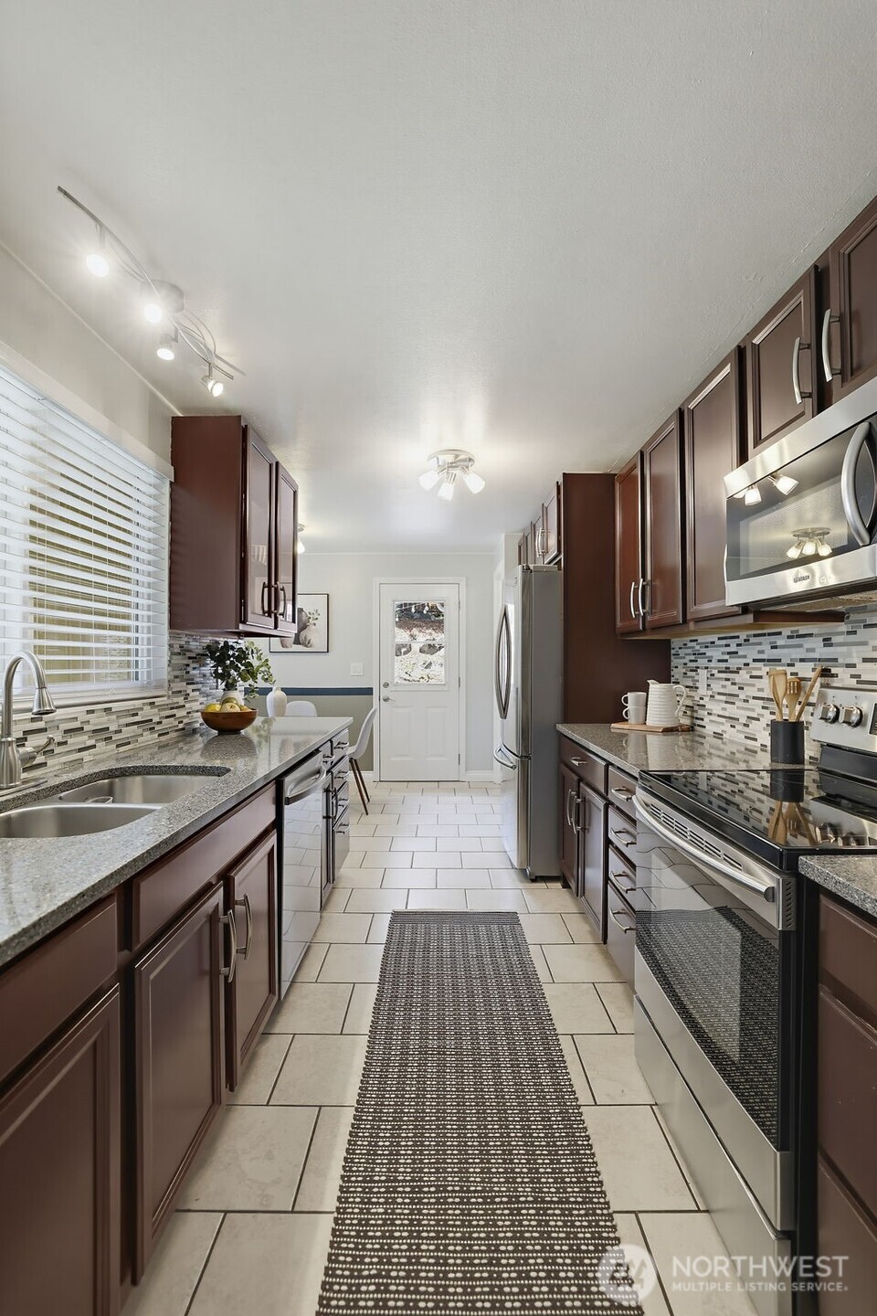 16106 Densmore Avenue Property Photo 10