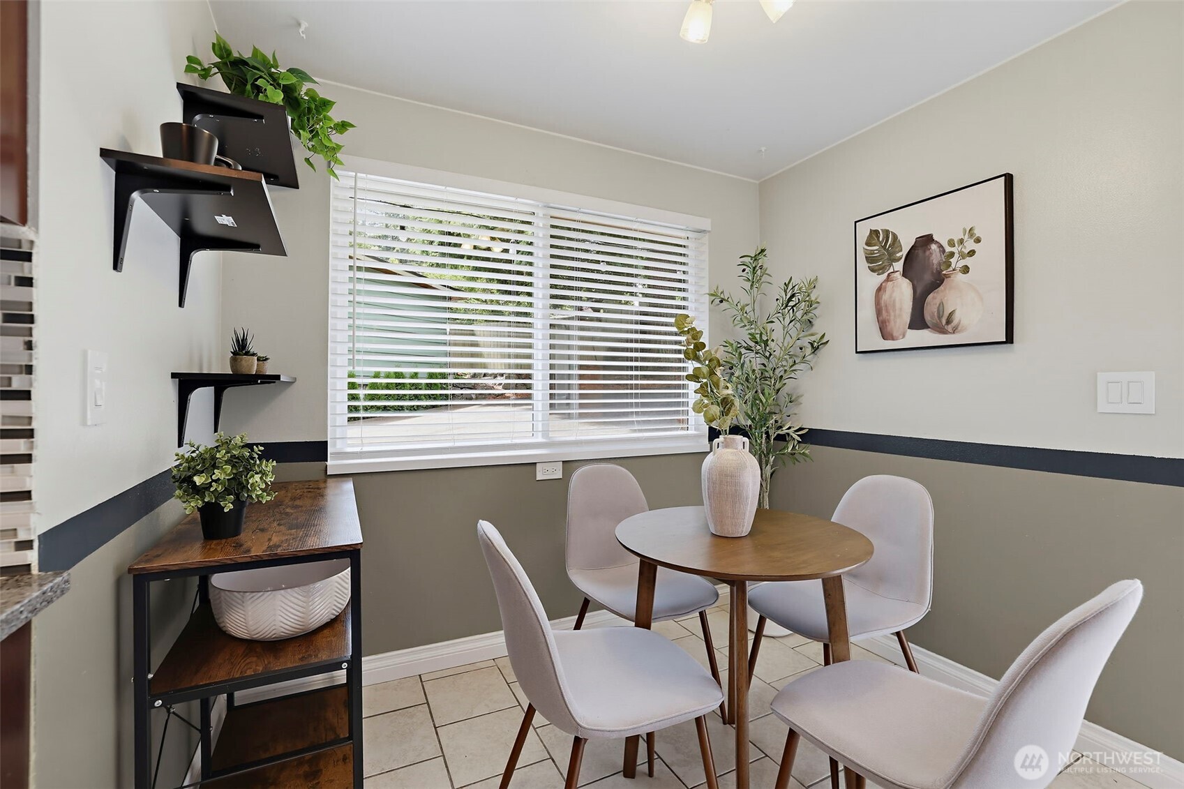 16106 Densmore Avenue Property Photo 12