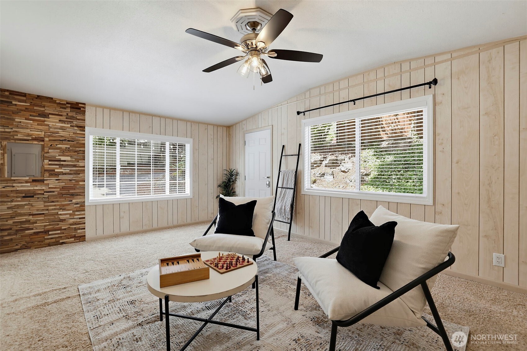 16106 Densmore Avenue Property Photo 14