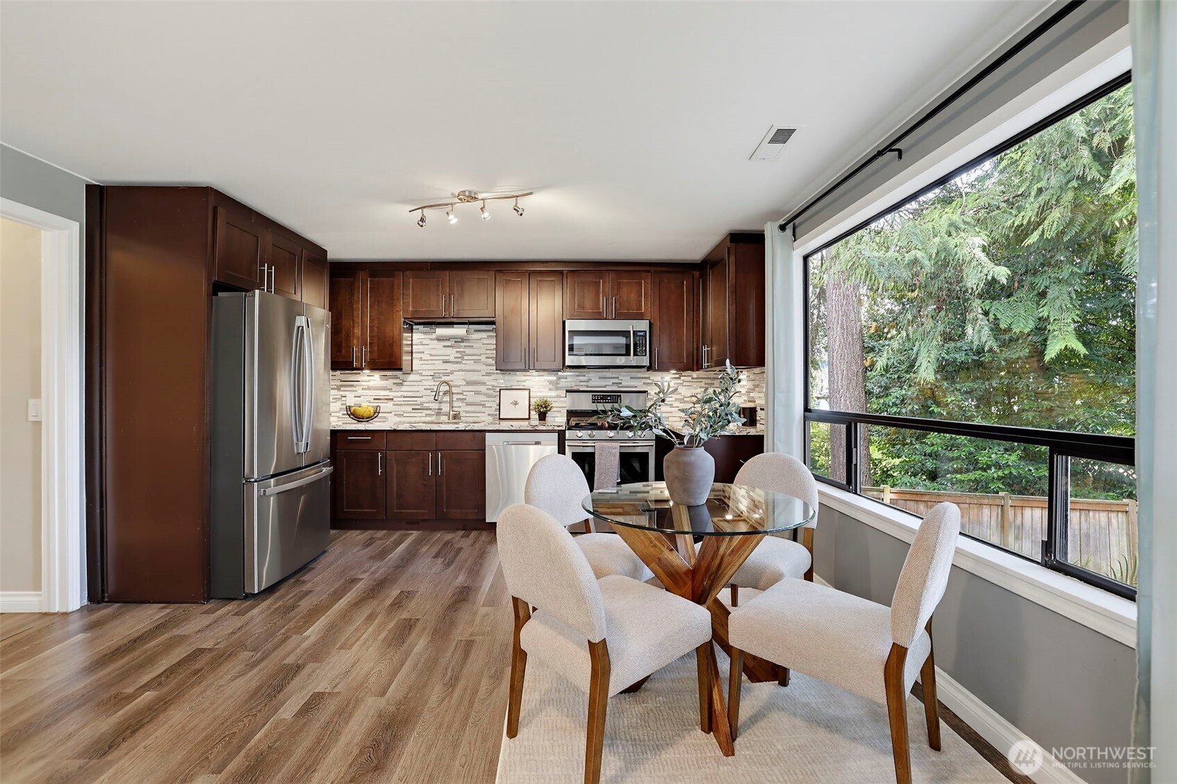 16106 Densmore Avenue Property Photo 19