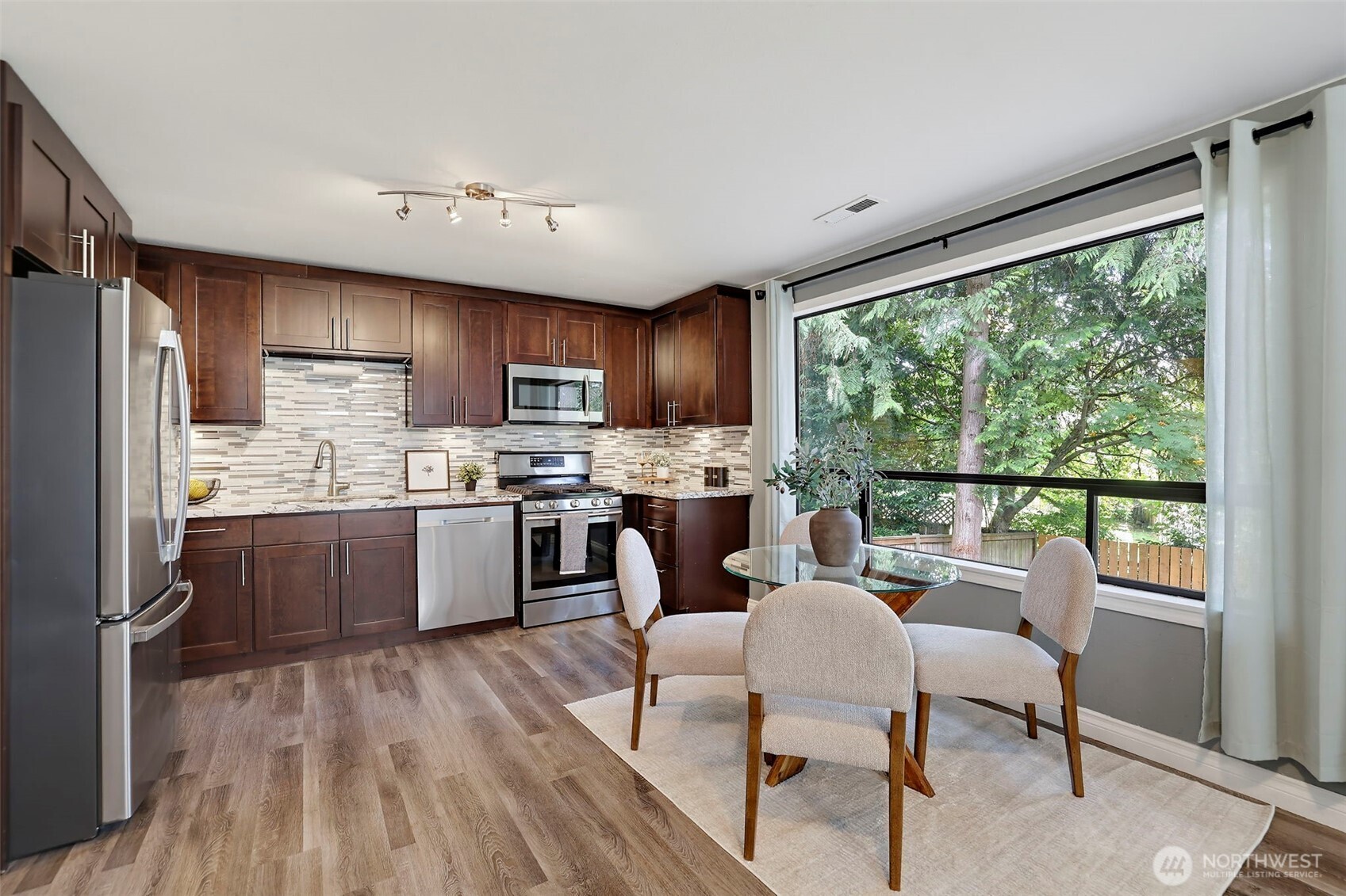 16106 Densmore Avenue Property Photo 20