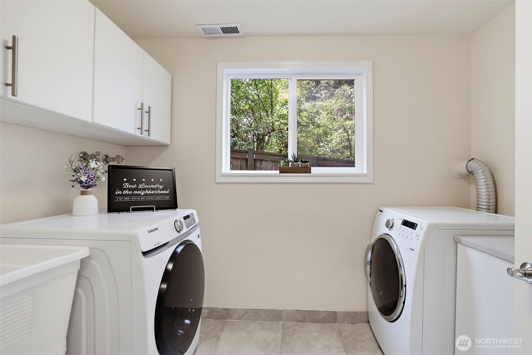 16106 Densmore Avenue Property Photo 25
