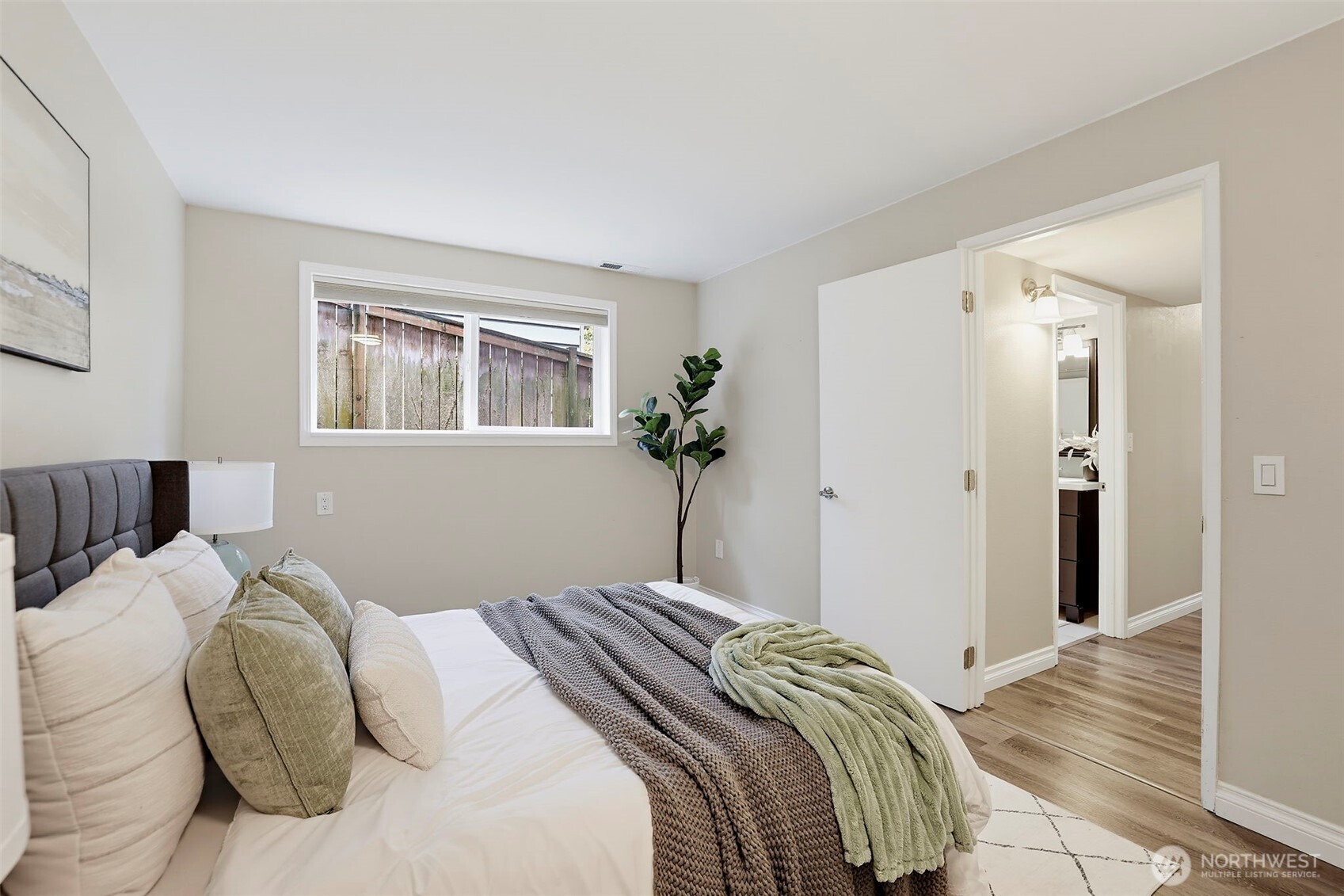16106 Densmore Avenue Property Photo 28
