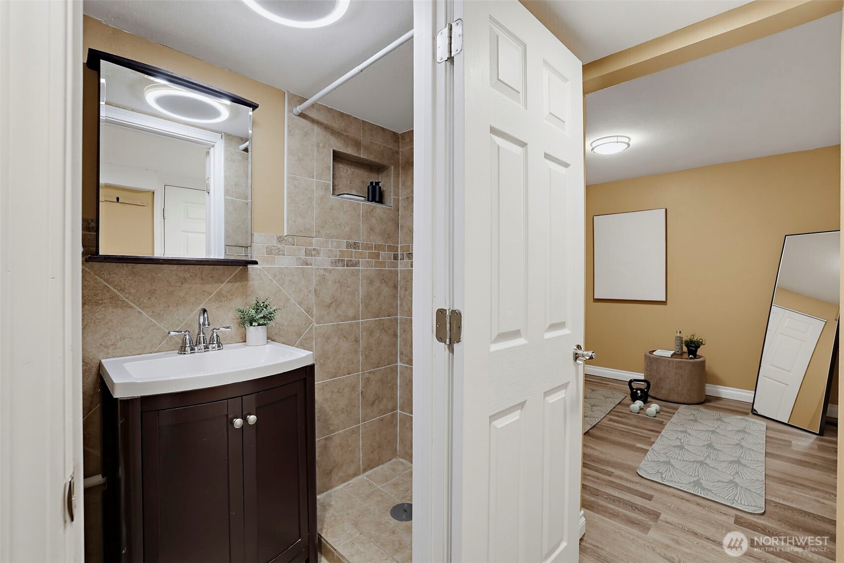 16106 Densmore Avenue Property Photo 31