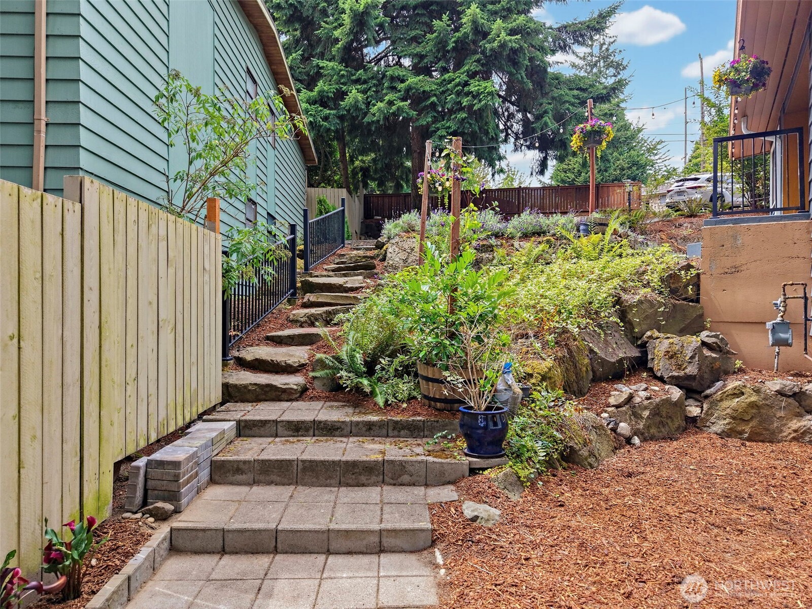 16106 Densmore Avenue Property Photo 34