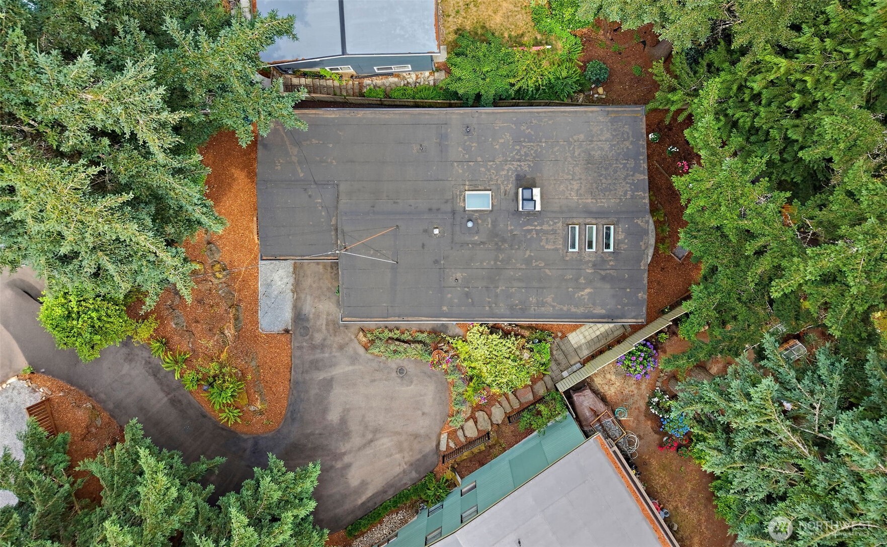 16106 Densmore Avenue Property Photo 35
