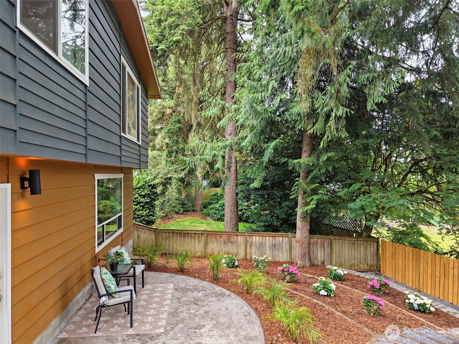 16106 Densmore Avenue Property Photo 37