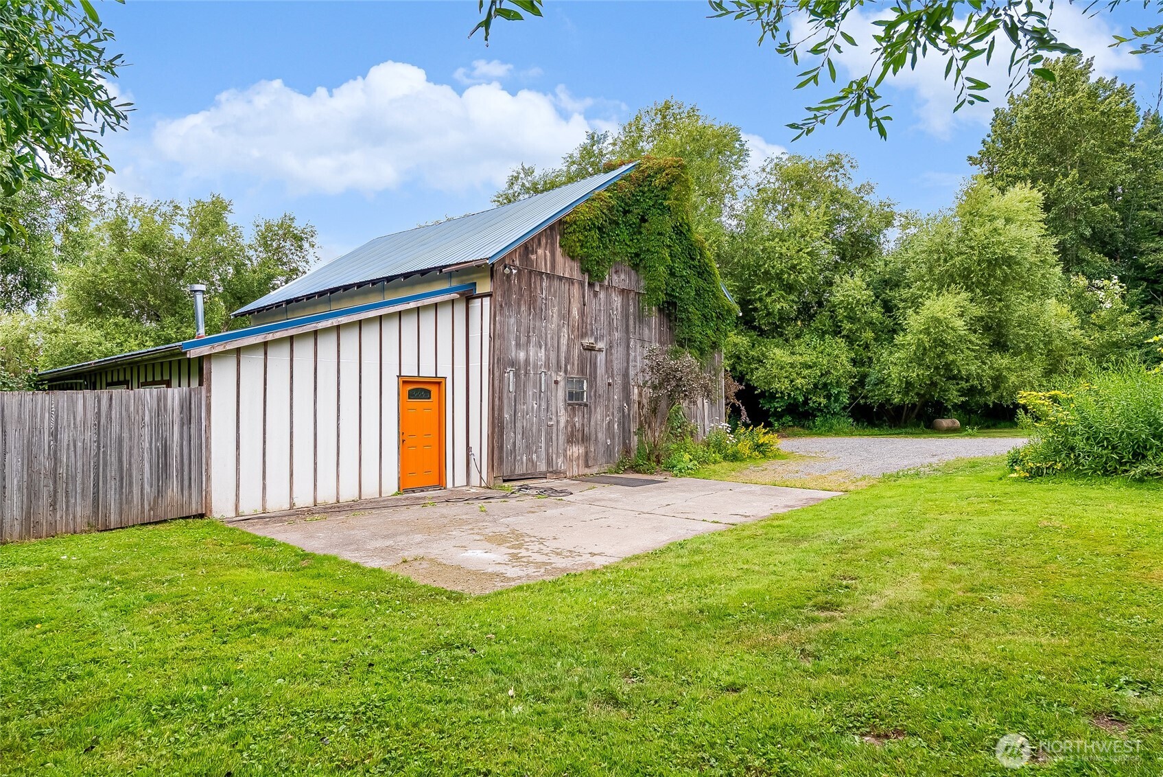 2559155 Property Photo 31
