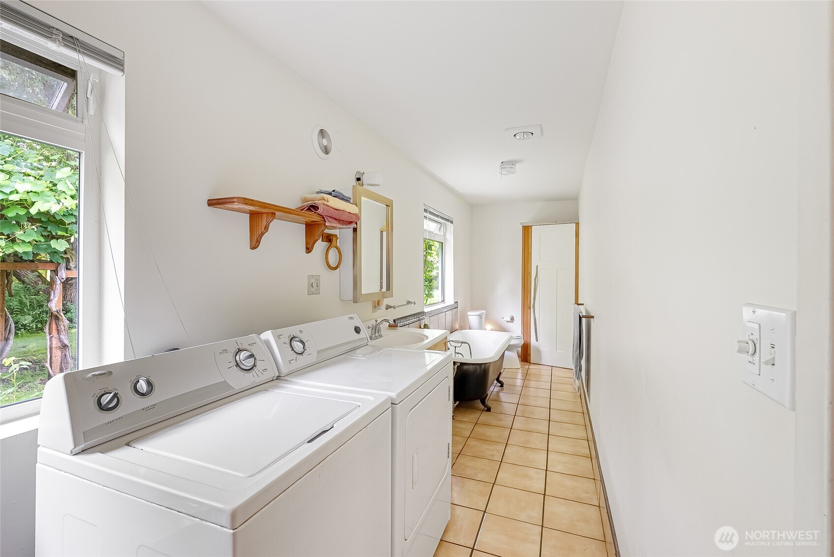 2559155 Property Photo 36
