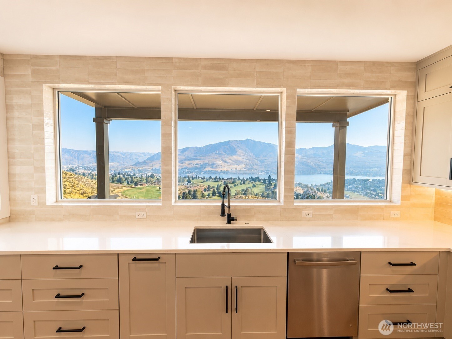917 Long Drive Property Photo 12