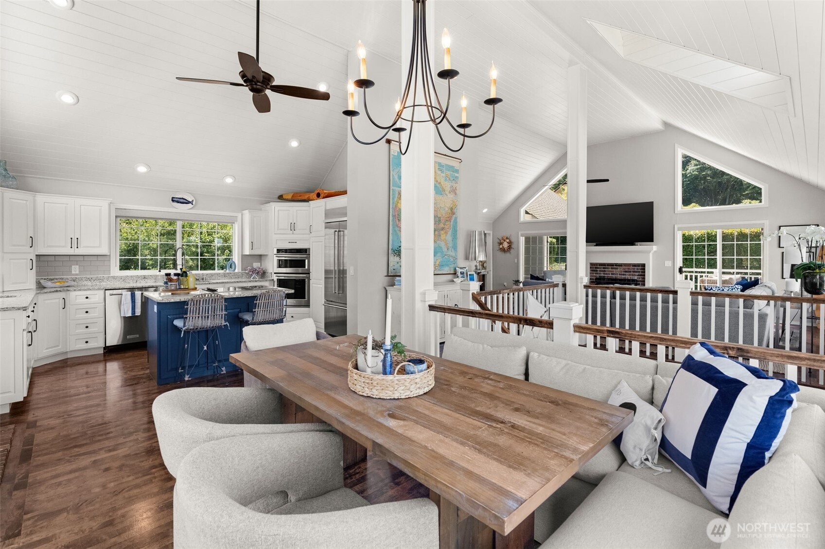 586 North Shore Boulevard Property Photo 10