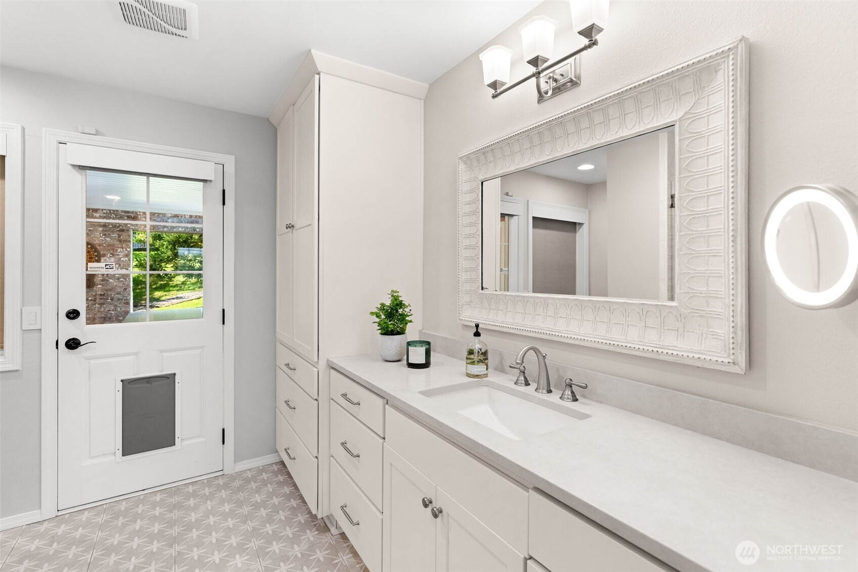 586 North Shore Boulevard Property Photo 23