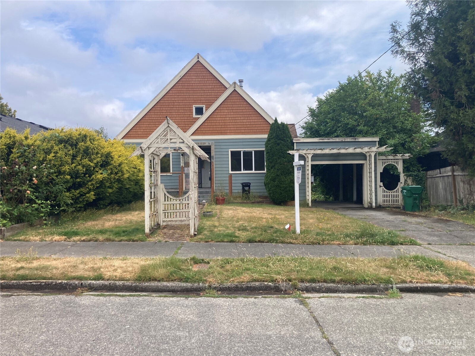 6906 55th Avenue Property Photo 1